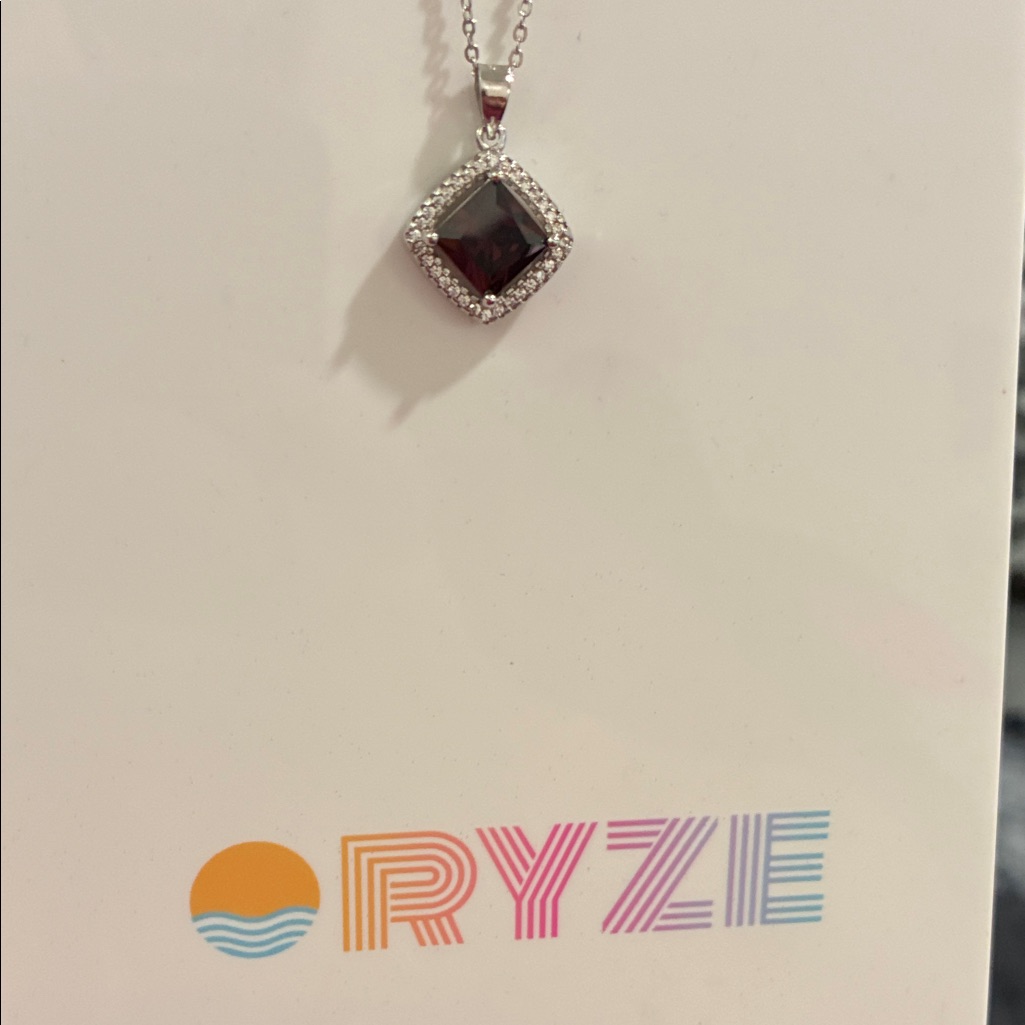 Silver And Black Pendant Necklace 20$